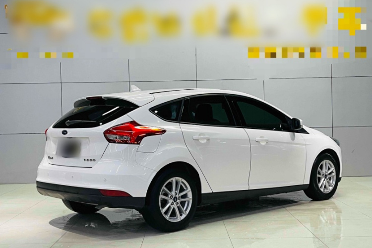 福特 福克斯 2018款 两厢经典 1.6L 自动风尚型智行版车身外观6006