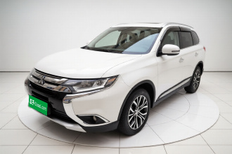 三菱 欧蓝德 2018款 2.4L 四驱精英版 5座