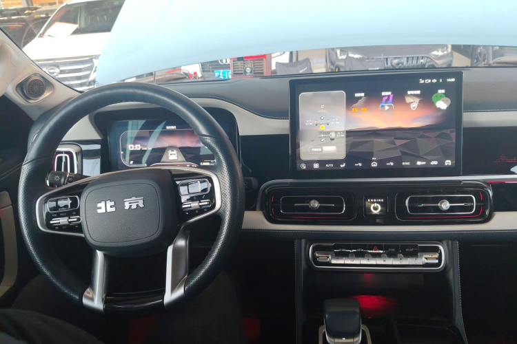 北京BJ60 2022款  2.0T 五一版 五座中控内饰7002