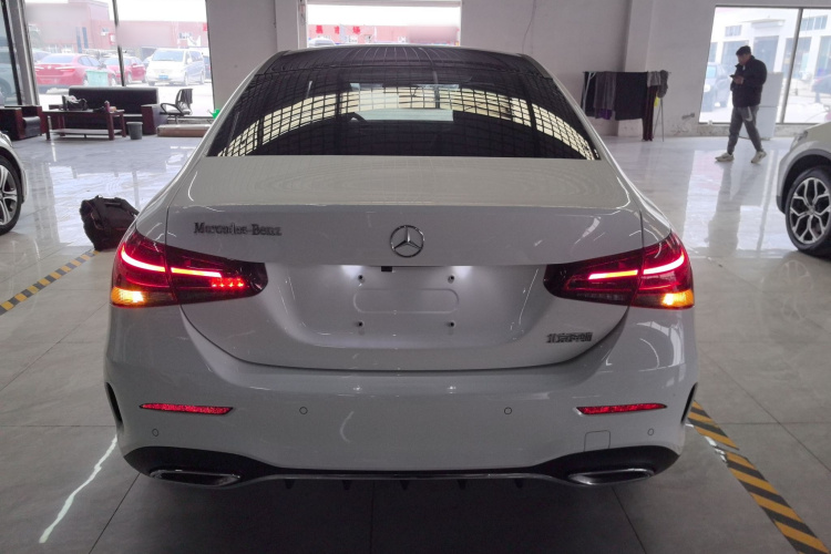 奔驰A级 2020款 改款 A 180 L 运动轿车特殊配置车身外观6