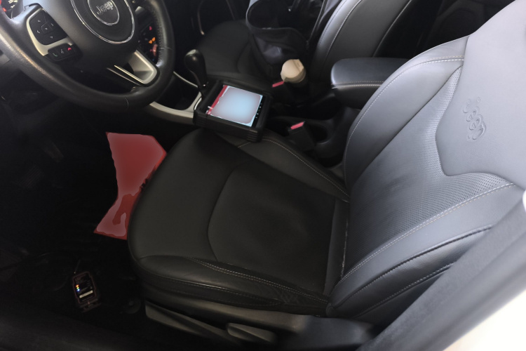 Jeep 指南者 2017款 200T 自动家享版局部细节19