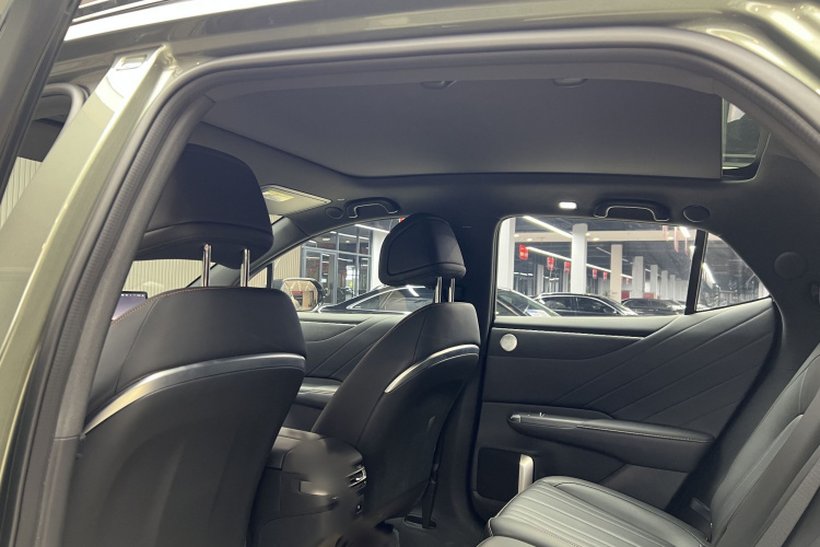 长安启源E07 2025款 纯电 四驱 90kWh Ultra高性能版中控内饰7009