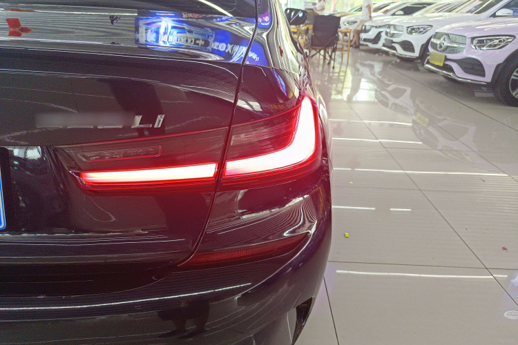 宝马3系 2022款 325Li M运动套装车身外观9