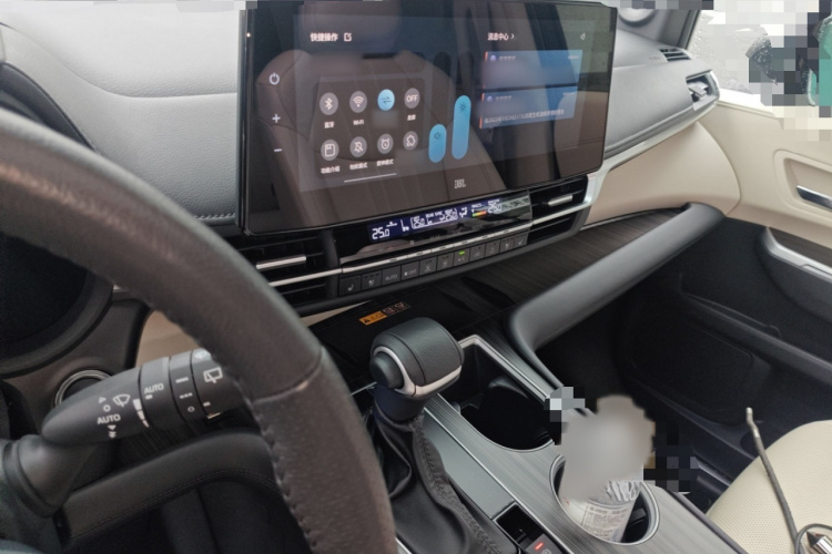 丰田 格瑞维亚 2024款 2.5L混动 旗舰ULTRA版局部细节16