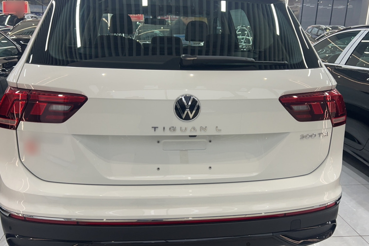 大众 途观L 2025款 出众款 300TSI 自动两驱龙腾版车身外观6008