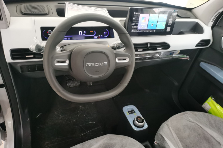 吉利银河 2024款 熊猫mini 200km 耐力熊中控内饰12