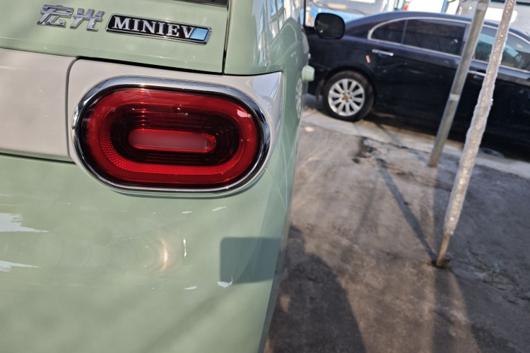 五菱汽车 宏光MINIEV 2024款 第三代 215km 进阶版车身外观9