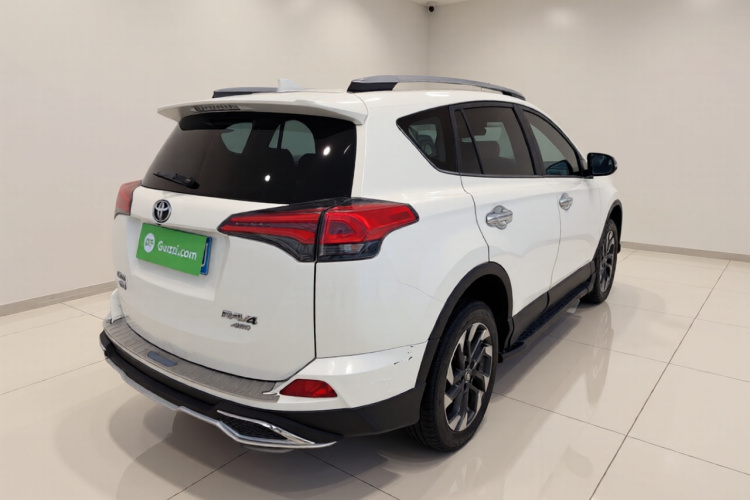 丰田 RAV4荣放 2018款 2.5L 自动四驱精英i版车身外观7
