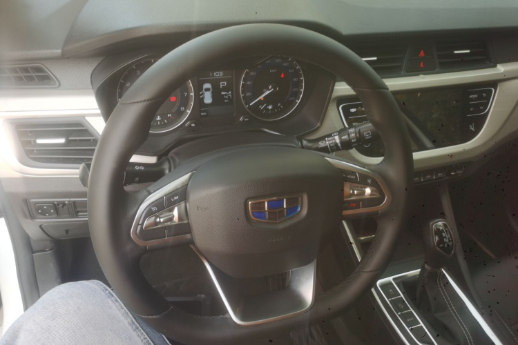 吉利汽车 远景X3 2020款 1.5L CVT尊贵型中控内饰13