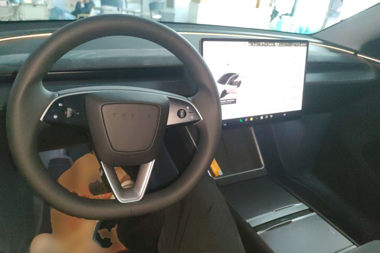 特斯拉 Model Y 2025款 长续航全轮驱动版中控内饰7002
