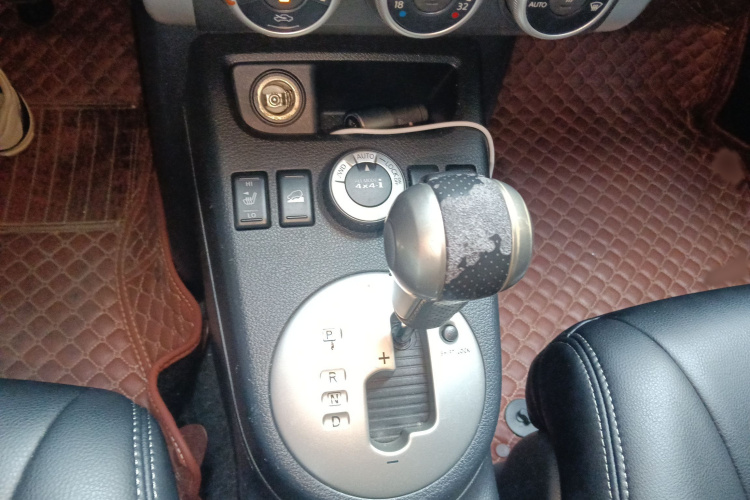 日产 奇骏 2012款 2.5L CVT豪华版 4WD局部细节18