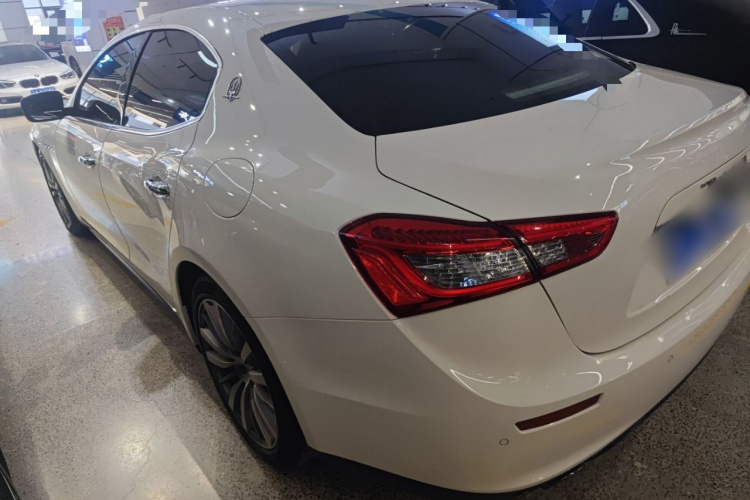 玛莎拉蒂 Ghibli 2014款 3.0T 标准版车身外观4