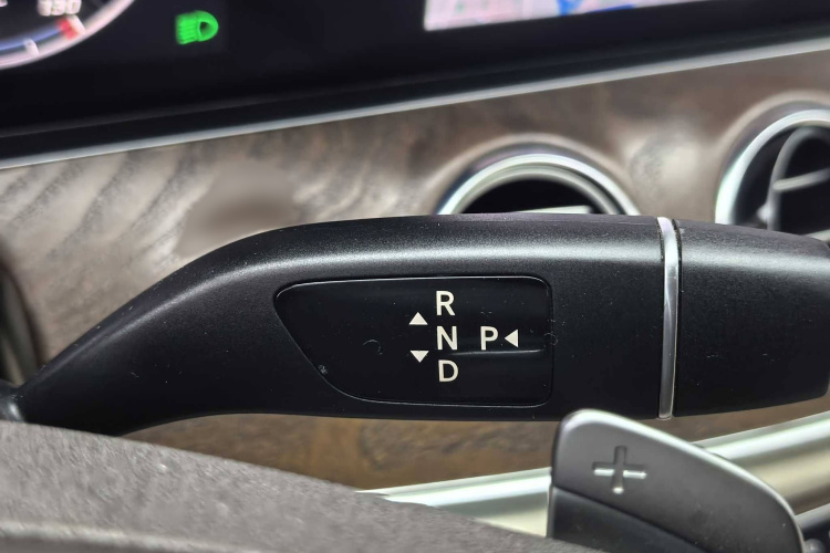 奔驰E级 2018款 E 200 L中控内饰7006