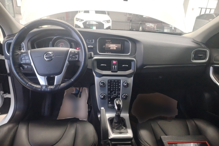 沃尔沃V40 2017款 T3 智雅版中控内饰12