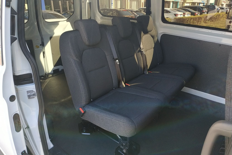 福特 全顺 2023款 2.0T汽油手动多功能商用车短轴低顶5/6座中控内饰21