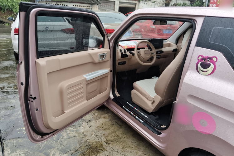 吉利银河 2023款 熊猫mini 200km 耐力熊中控内饰7003