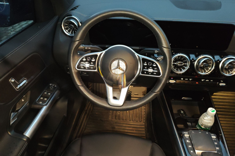 奔驰GLA 2020款 GLA 200中控内饰13