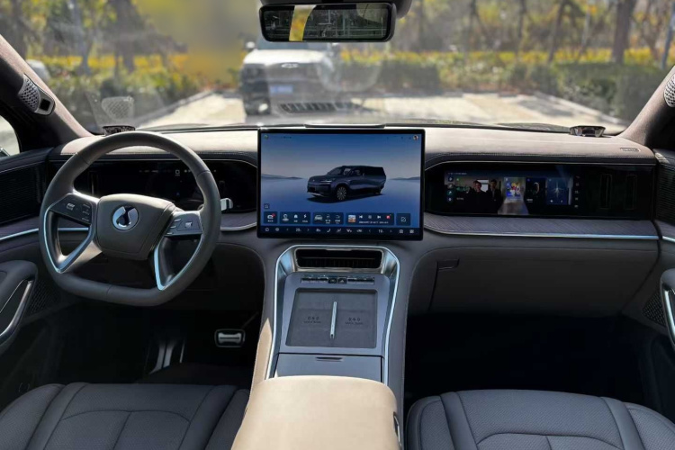 腾势N9 2025款 旗舰型中控内饰7002