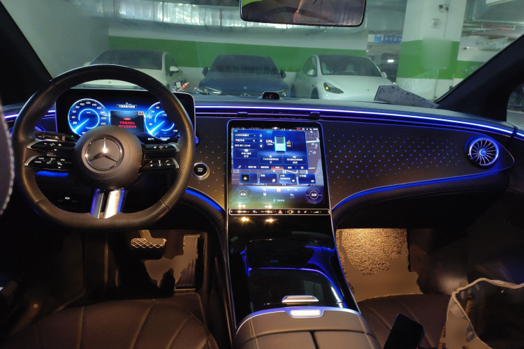 奔驰EQE 2022款 350 先型特别版中控内饰12