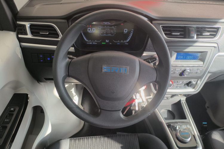 SRM鑫源 好运 2025款 启航版  弗迪42.3kWh 305km 6座中控内饰13