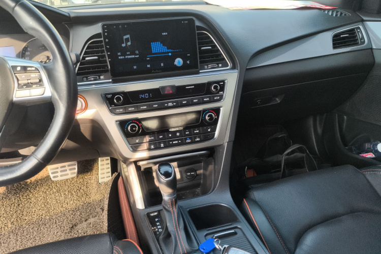 现代 索纳塔 2015款 1.6T GLS智能型局部细节16