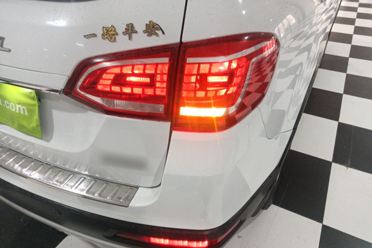 哈弗H6 2018款 红标 运动版 1.5T 手动两驱精英型车身外观9