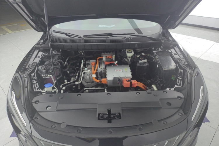 红旗E-QM5 2022款 431km 充电乐享版机舱底盘24