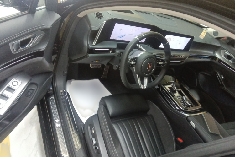 红旗H9 2024款 2.0T 旗畅 私享风尚版中控内饰7003