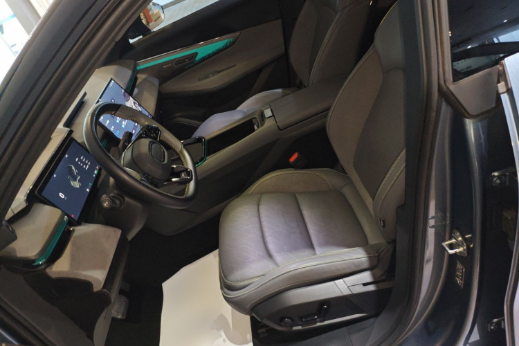 领克08 EM-P 2025款 220km 四驱性能Halo局部细节19