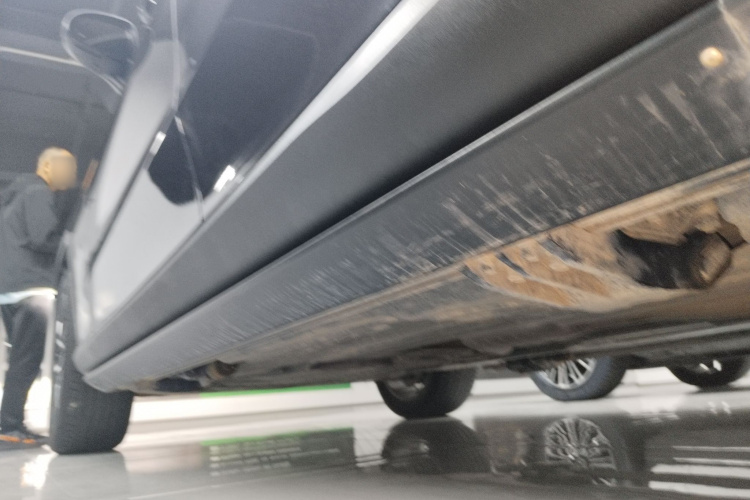 奔驰GLC 2024款 GLC 260 L 4MATIC 动感型 5座局部细节9002