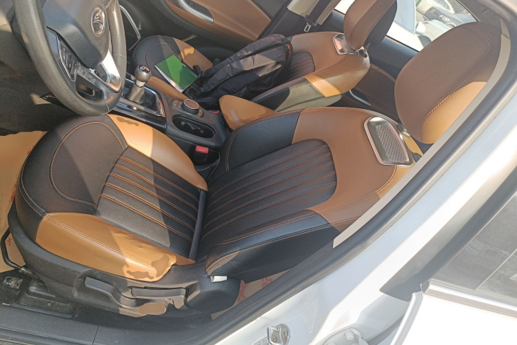 东南DX7 2017款 1.5T 手动凯旋版中控内饰19