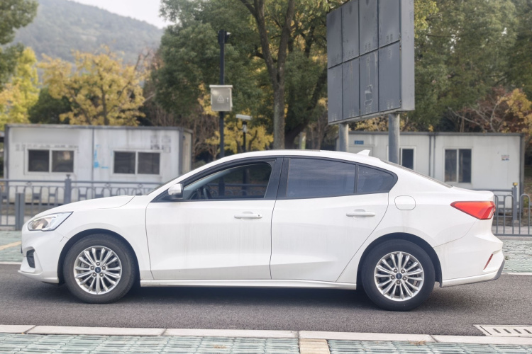 福特 福克斯 2020款 三厢 EcoBoost 180 自动锋潮型车身外观6003