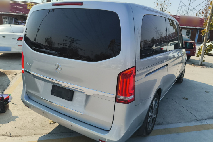 奔驰V级 2016款 V 260 领航版车身外观7