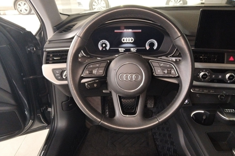 奥迪A4L 2022款 40 TFSI 时尚动感型中控内饰13