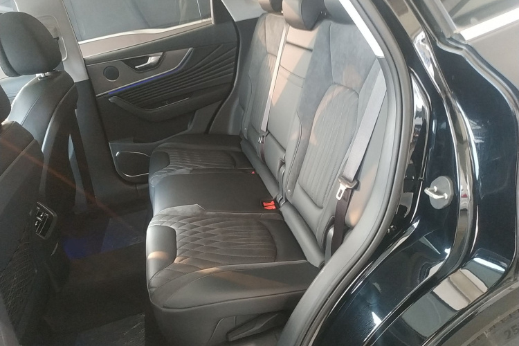 红旗HS5 2023款 2.0T 四驱旗享Pro版中控内饰7004