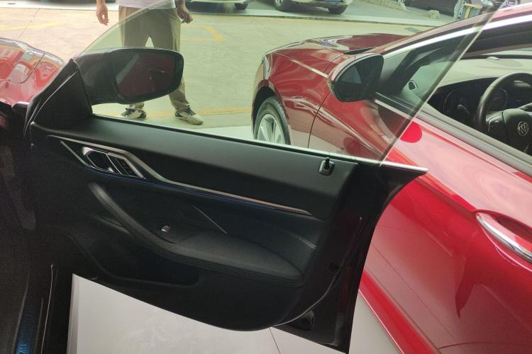 宝马i4 2023款 eDrive35中控内饰7005