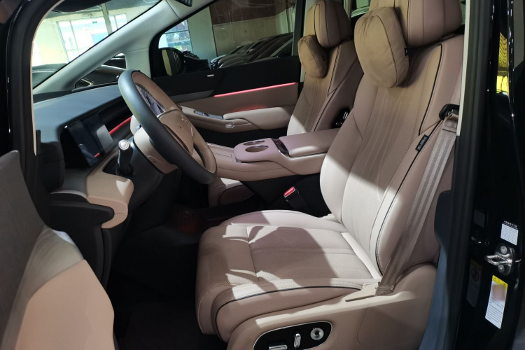 小鹏X9 2025款 740超长续航 Max中控内饰19