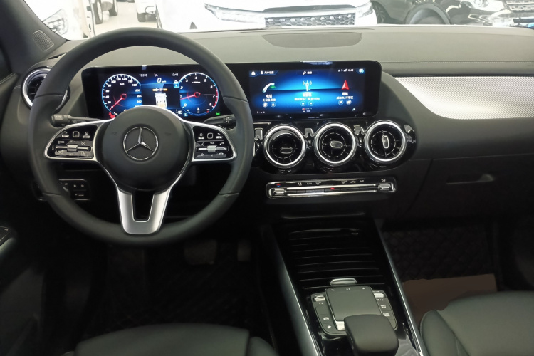 奔驰GLA 2023款 GLA 200中控内饰12