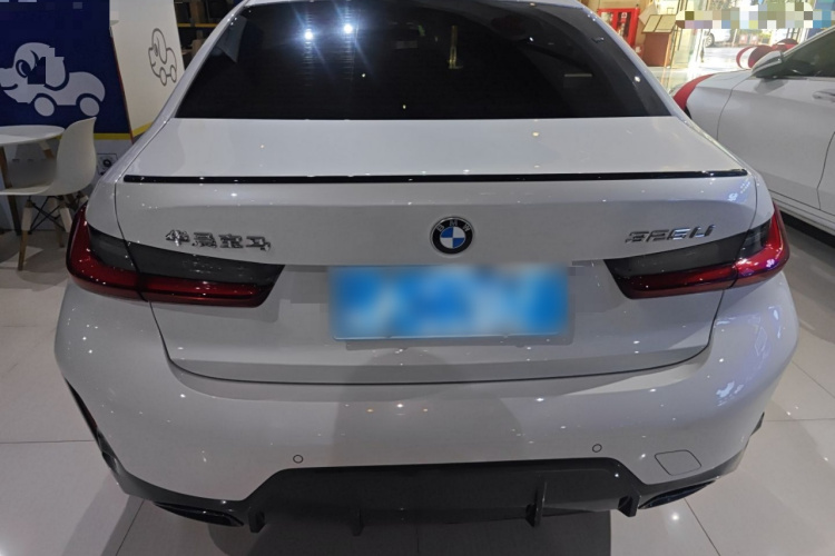 宝马3系 2024款 325Li M运动曜夜套装车身外观6