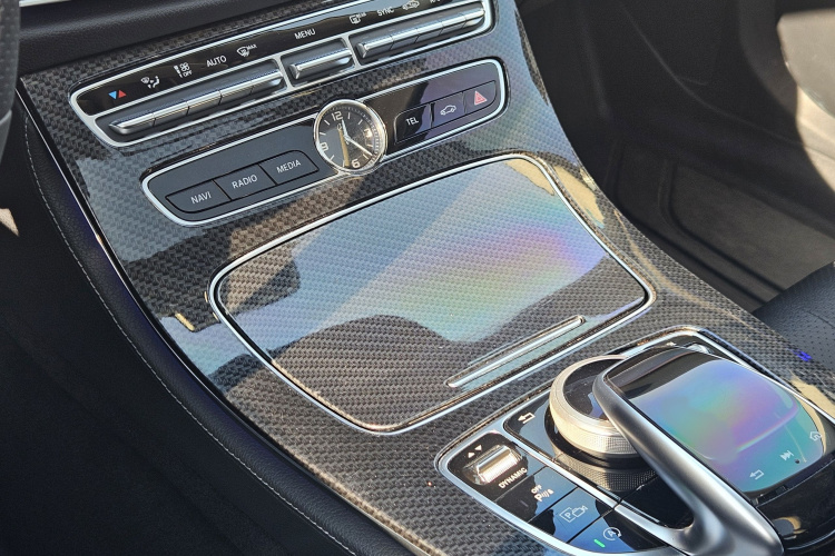 奔驰E级 2017款 E 300 L 豪华型中控内饰7010