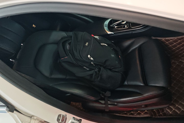 奔驰C级 2017款 C 200 L 运动版局部细节41