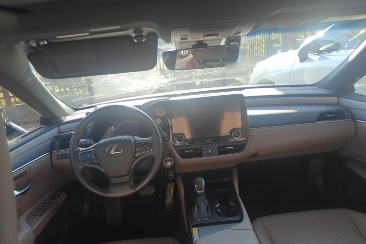 雷克萨斯ES 2025款 200 臻享版中控内饰12