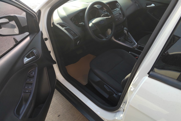 福特 福克斯 2015款 两厢 1.6L 自动舒适型中控内饰7003