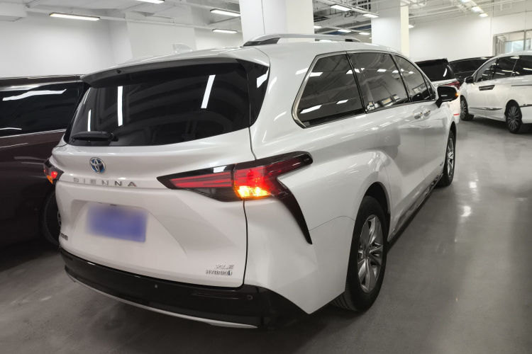 丰田 赛那SIENNA 2023款 2.5L混动 豪华版车身外观7