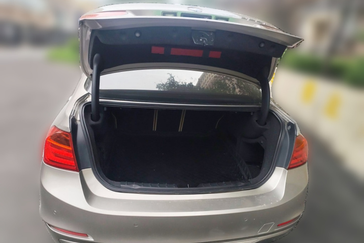 宝马3系 2015款 320i 超悦版时尚型局部细节23