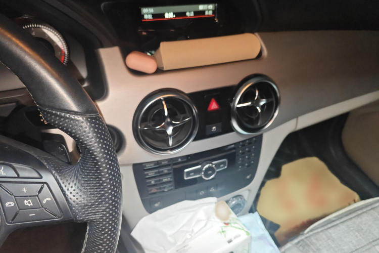 奔驰GLK级 2013款 改款 GLK 300 4MATIC 时尚型局部细节16