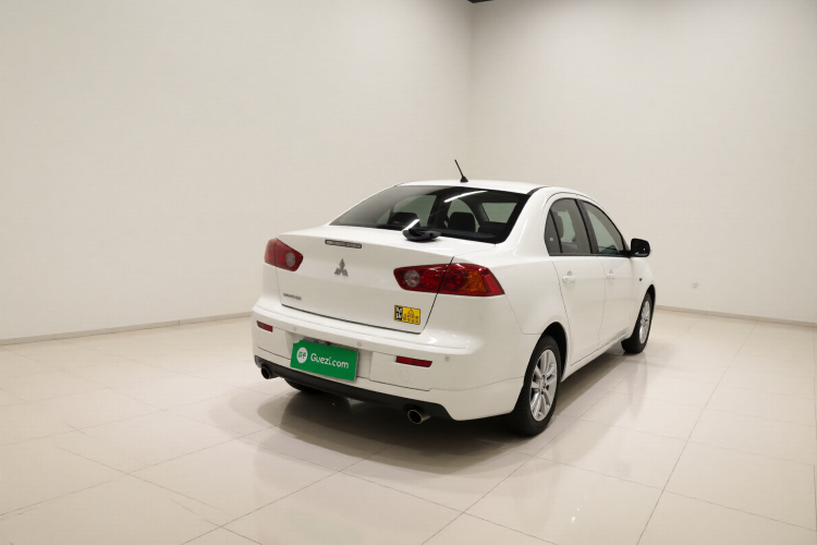 三菱 翼神 2012款 时尚版 1.8L 手动舒适型车身外观7