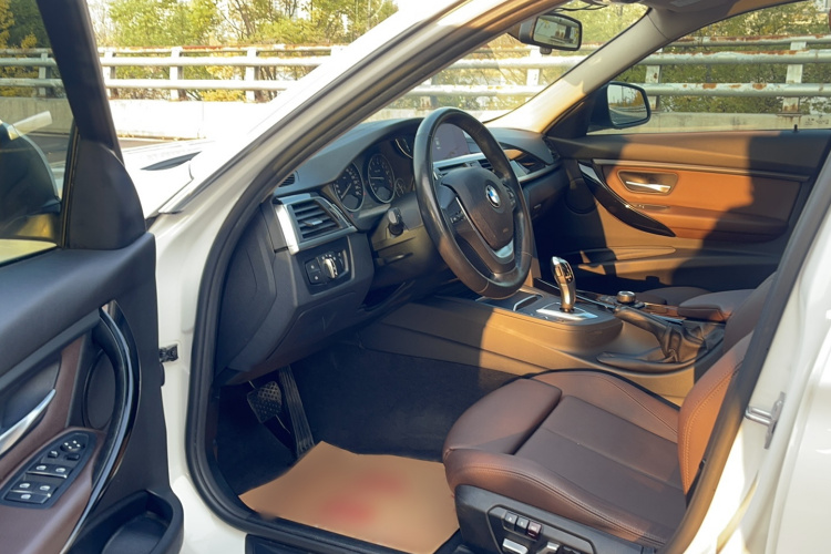 宝马3系 2018款 320Li 时尚型中控内饰7002