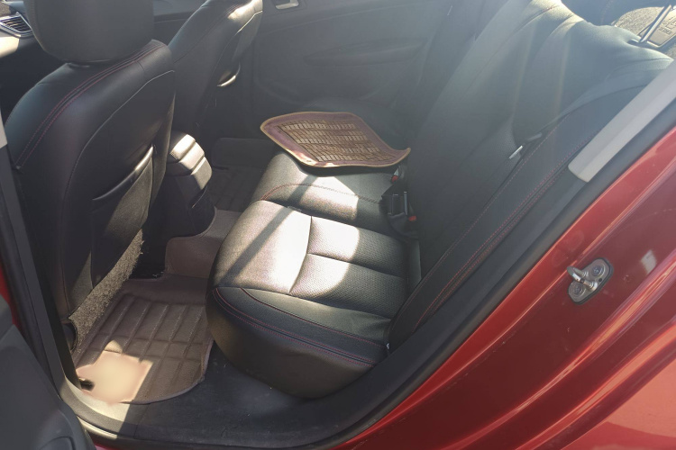 标致308 2013款 1.6L 自动优尚型中控内饰7003