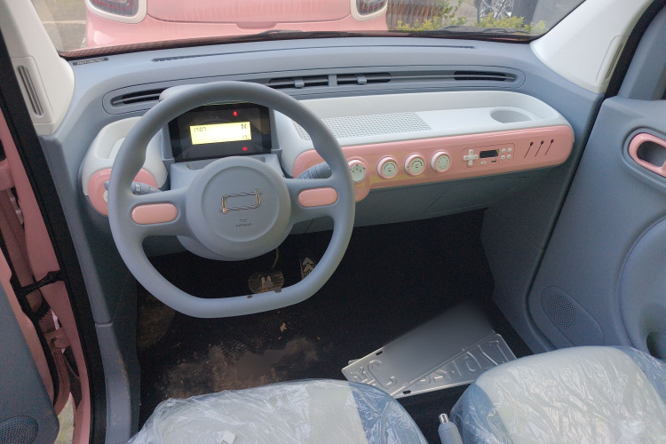 奔腾小马 2025款 222km 灵韵马中控内饰12